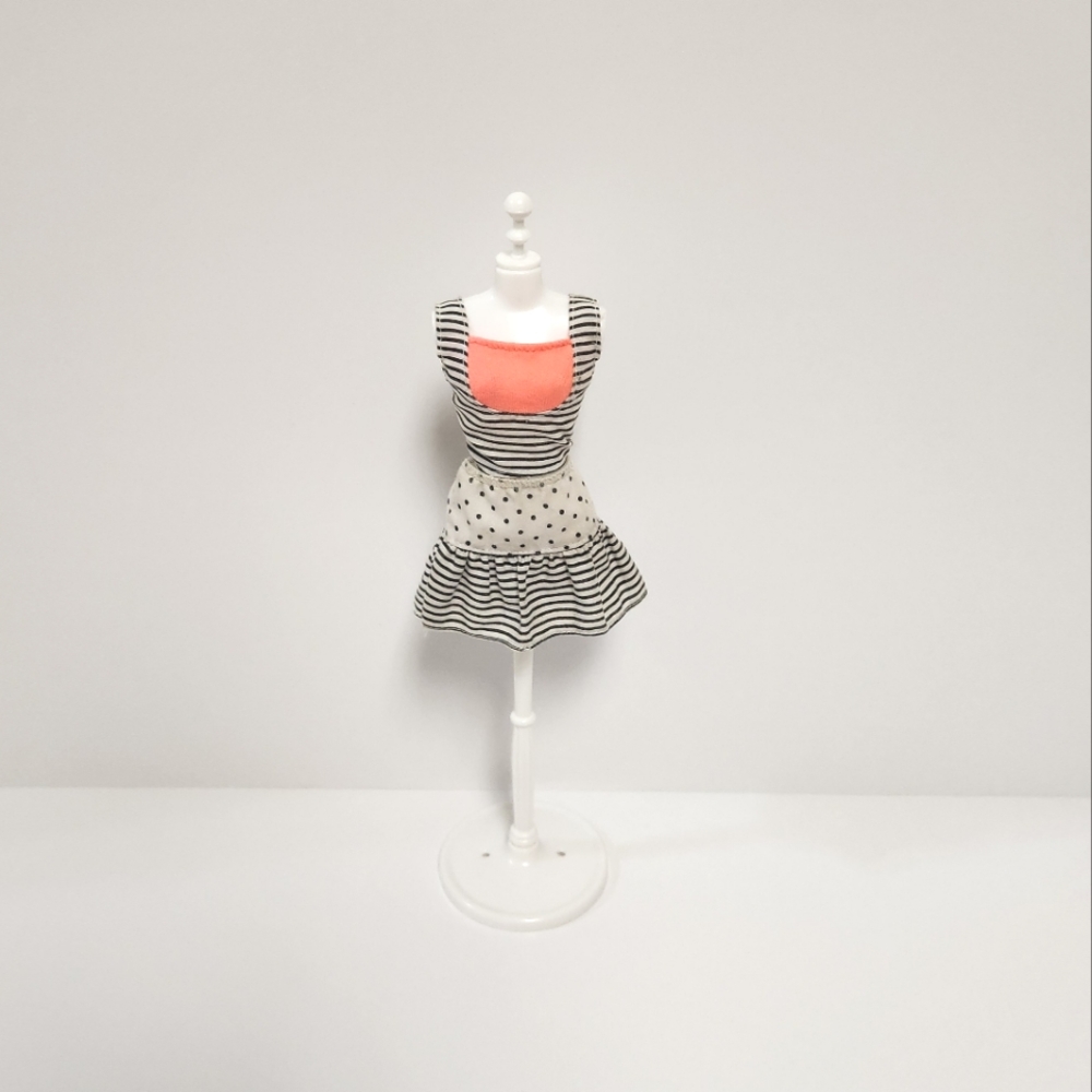 4/$20  1990 Barbie Easy Living Fashions